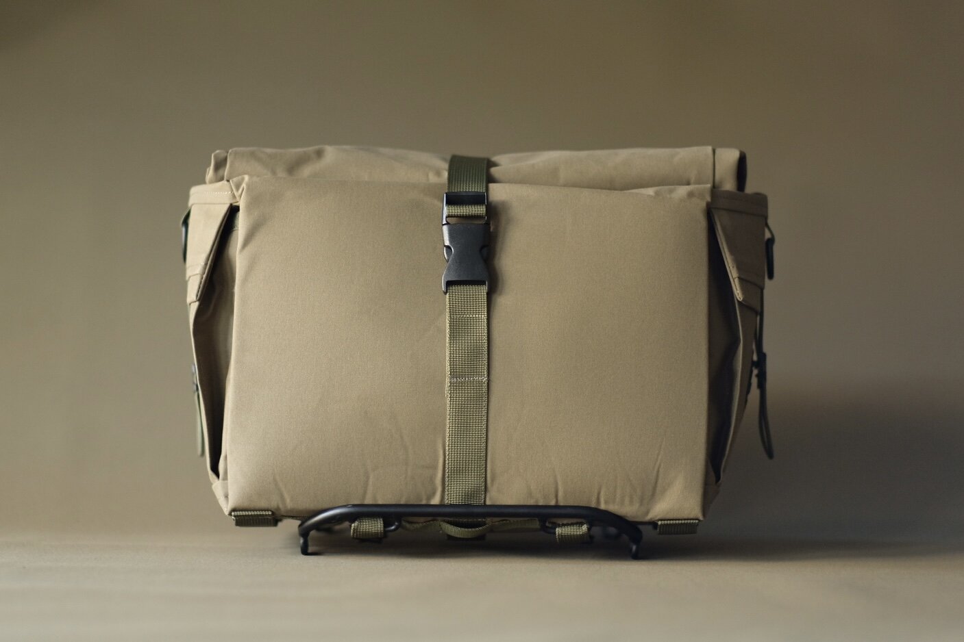 The Sight Seeker: Khaki Canvas